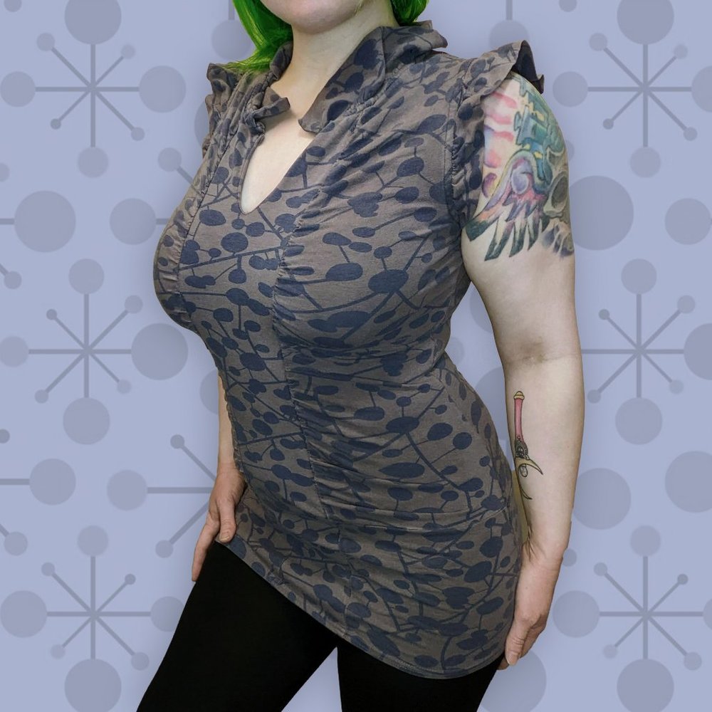 Retro Atomic Geometric Pattern Top - Ruffle Sleeves, Ruched Torso